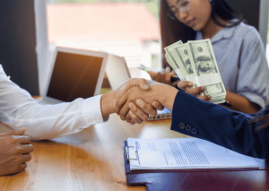 Chứng minh thu nhập vay ngân hàng có khó không? Người thu nhập không ổn định có vay được không? 1 Người làm tự do, thu nhập không cố định có chứng minh vay được không