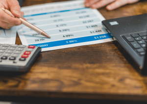 Lãi suất rút tiền mặt và công thức tính lãi quá hạn