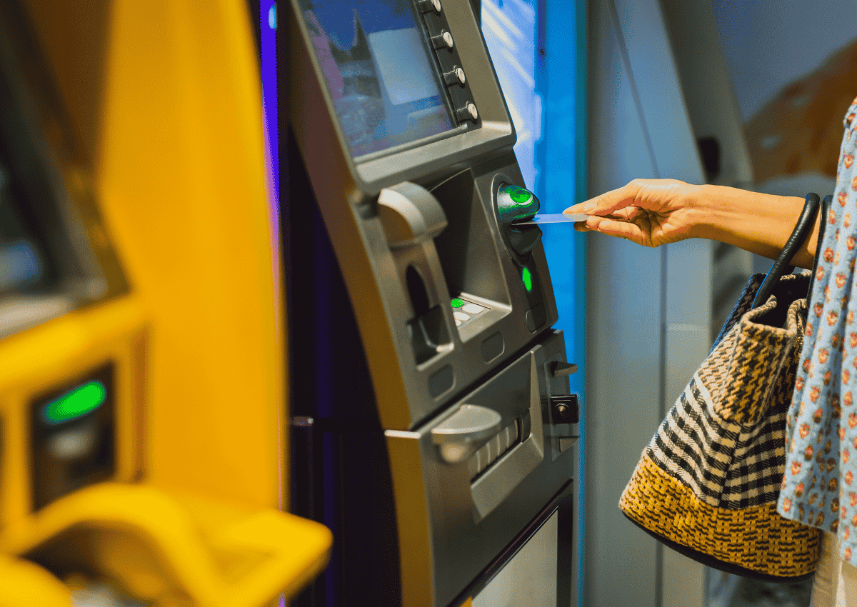 Làm thẻ ngân hàng Agribank bao lâu có? Thủ tục, chi phí chi tiết nhất hiện nay 3 Nhận thẻ và kích hoạt mã PIN