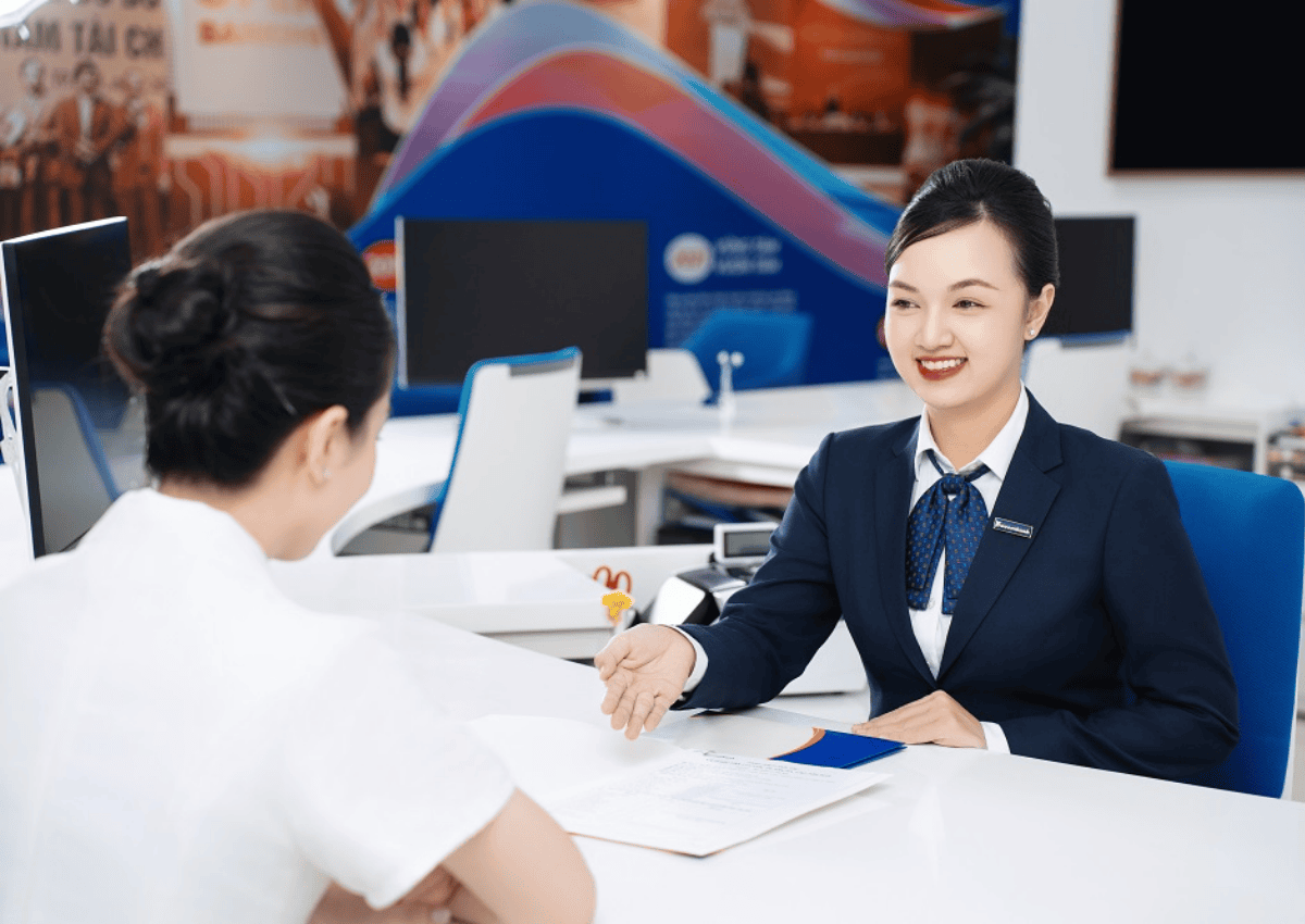 Cách rút tiền từ thẻ tín dụng Sacombank an toàn, nhanh chóng 3 Rút tiền tại Quầy Sacombank