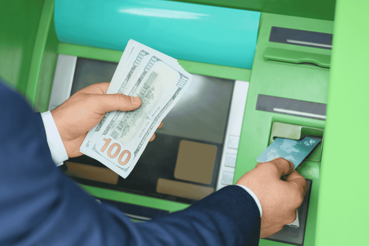 Thẻ tín dụng có rút tiền được không