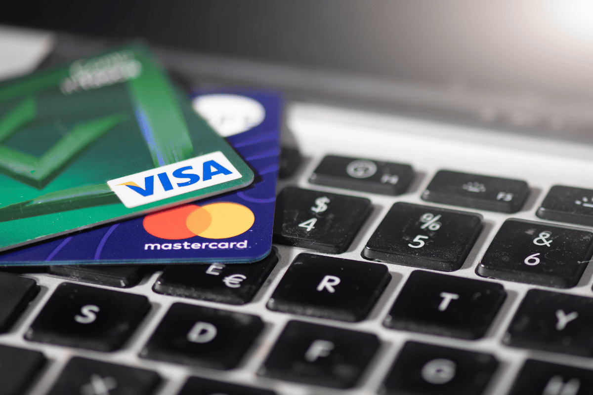 Phí rút tiền bằng thẻ visa: Hướng dẫn cách rút tiền thẻ visa debit & credit an toàn nhất 1 Thẻ visa có rút tiền được không