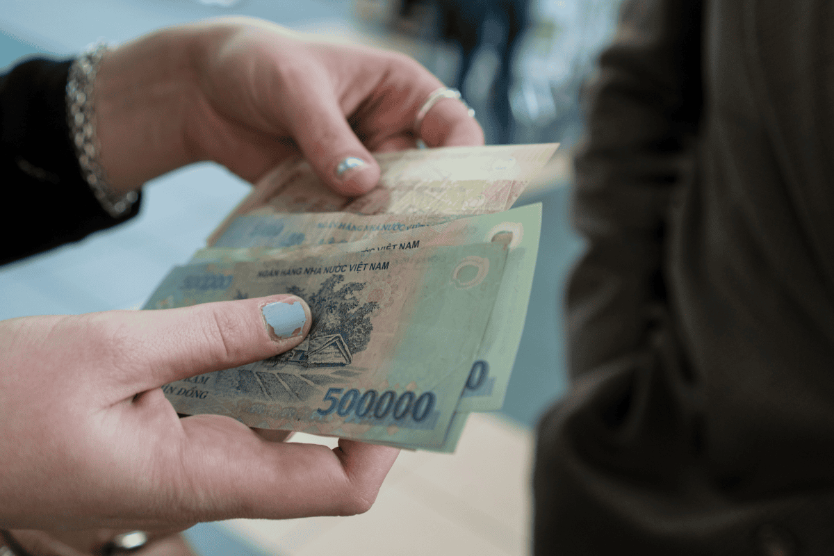 Vay 300 triệu lãi suất bao nhiêu 1 tháng